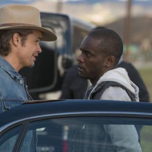 Still of Timothy Olyphant and Chris Chalk in Justified (2010)