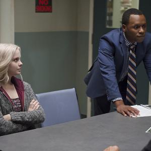Still of Malcolm Goodwin and Rose McIver in iZombie 2015