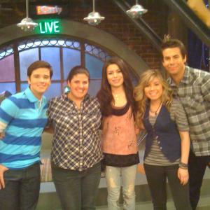 With the cast of iCarly Episode iDo