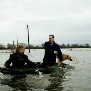 Still of Barry Atsma and Sylvia Hoeks in De storm (2009)