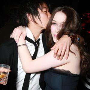 Kat Dennings and Aaron Yoo at event of Nick and Norah's Infinite Playlist (2008)