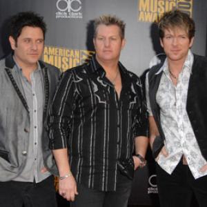 Jay DeMarcus, Gary LeVox and JoeDon Rooney at event of 2009 American Music Awards (2009)