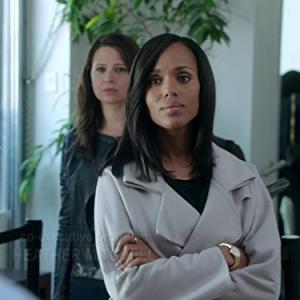 Still of Kerry Washington and Katie Lowes in Scandal (2012)