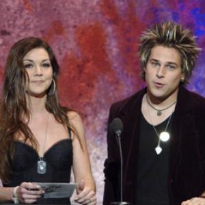 Ryan Cabrera and Gretchen Wilson at event of 2005 American Music Awards 2005