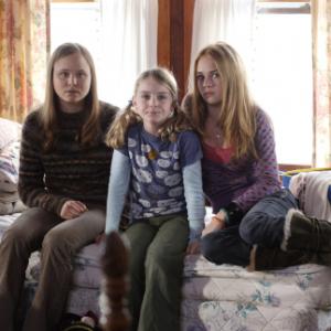 Still of Alison Pill, Britt Robertson and Marlene Lawston in Dan in Real Life (2007)