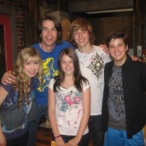Cooper and Gatlin Green with the cast of iCarly