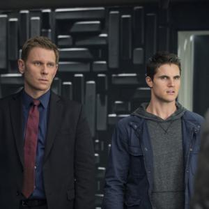 Still of Mark Pellegrino and Robbie Amell in The Tomorrow People 2013