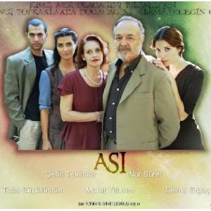 Nur Sürer, Çetin Tekindor, Murat Yildirim, Tuba Büyüküstün and Selma Ergeç in Asi (2007)
