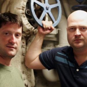 Still of Grant Wilson and Jason Hawes in Ghost Hunters 2004