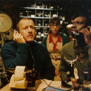 Still of Dany Boon, Omar Sy and Marie-Julie Baup in Micmacs à tire-larigot (2009)