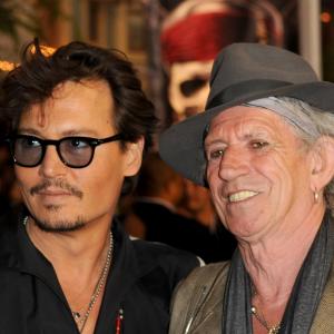 Johnny Depp and Keith Richards at event of Karibu piratai ant keistu bangu 2011
