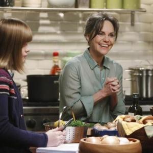 Still of Sally Field and Kerris Dorsey in Brothers & Sisters (2006)