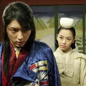Still of JoonGi Lee and SeongYeon Kang in Wangui namja 2005