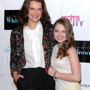 Brooke Shields and Sammi Hanratty at event of The Greening of Whitney Brown (2011)