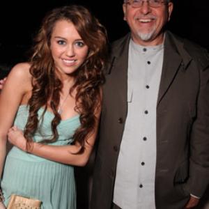 Peter Gabriel and Miley Cyrus at event of The 66th Annual Golden Globe Awards (2009)