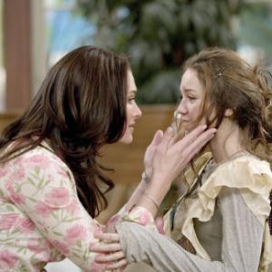 Still of Brooke Shields and Miley Cyrus in Hannah Montana (2006)