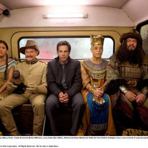 Still of Robin Williams, Ben Stiller, Patrick Gallagher, Mizuo Peck and Rami Malek in Naktis muziejuje. Kapo paslaptis (2014)