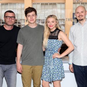 Liev Schreiber Chlo Grace Moretz J Blakeson and Nick Robinson at event of The 5th Wave 2016
