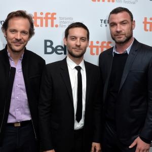 Liev Schreiber, Tobey Maguire and Peter Sarsgaard at event of Pawn Sacrifice (2014)