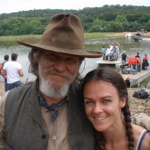 Courtney Cunningham with Jeff Bridges on the set of True Grit
