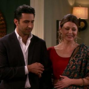 Still of Jane Leeves and Pej Vahdat in Hot in Cleveland (2010)