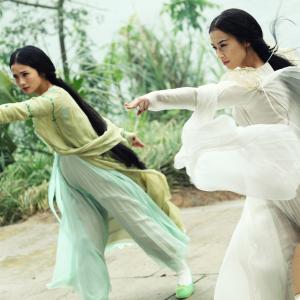 Still of Charlene Choi and Shengyi Huang in Bai she chuan shuo (2011)