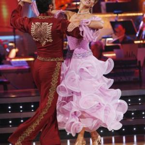 Still of Kathy Ireland and Driton 'Tony' Dovolani in Dancing with the Stars (2005)