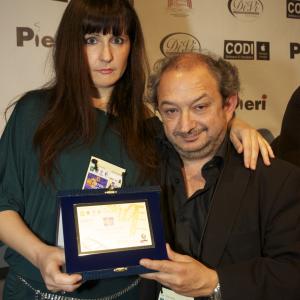 Barbara Boldri, attrice e Orfeo Orlando, regista ,ricevono al Pistoia Corto Film Festival 2012, il premio per il valore sociale del corto 