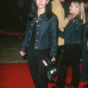Courteney Cox at event of Kovos klubas (1999)