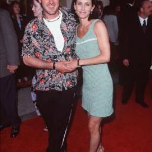 David Arquette and Courteney Cox at event of Trumeno sou 1998