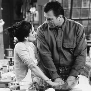Still of Tom Selleck and Courteney Cox in Draugai (1994)