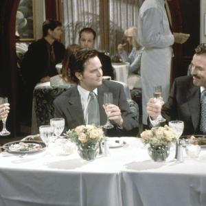 Still of Tom Selleck Courteney Cox and Matthew Perry in Draugai 1994