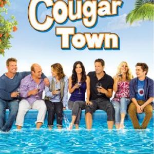 Courteney Cox, Josh Hopkins, Busy Philipps, Dan Byrd, Ian Gomez, Christa Miller and Brian Van Holt in Cougar Town (2009)