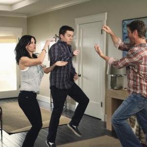Still of Courteney Cox, Dan Byrd and Brian Van Holt in Cougar Town (2009)