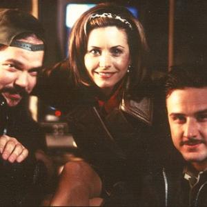 W. Earl Brown, Courteney Cox and David Arquette on the set of SCREAM