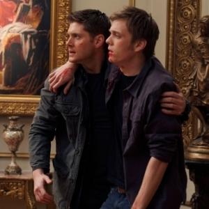 Still of Jensen Ackles and Jake Abel in Supernatural 2005