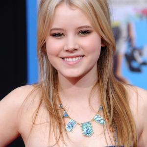 Taylor Spreitler at event of Prom (2011)