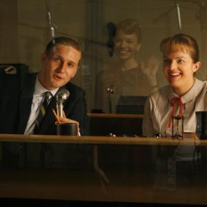 Still of Elisabeth Moss and Aaron Staton in MAD MEN. Reklamos vilkai (2007)