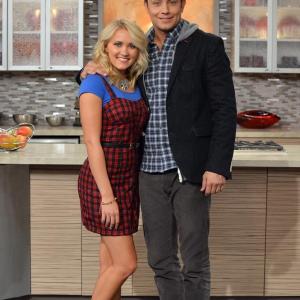 Still of Emily Osment and Jonathan Sadowski in Young & Hungry (2014)