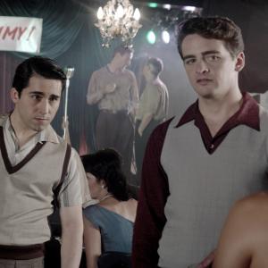 Still of John Lloyd Young and Vincent Piazza in Ketveriuke is Dzersio 2014