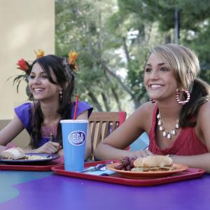 Still of Jamie Lynn Spears and Victoria Justice in Zoey 101 2005