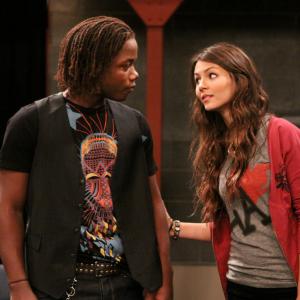 Still of Victoria Justice and Leon Thomas III in Victorious (2010)