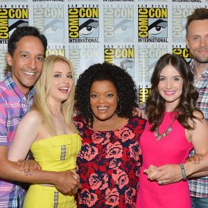 Joel McHale Yvette Nicole Brown Alison Brie Gillian Jacobs and Danny Pudi at event of Community 2009