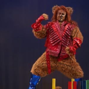 THE WIZARD OF OZ as The Cowardly Lion