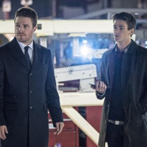 Still of Stephen Amell and Grant Gustin in Strele 2012