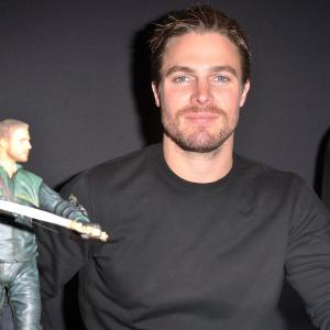 Stephen Amell at event of Strele (2012)