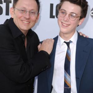 Michael Emerson and Sterling Beaumon at event of Dinge (2004)