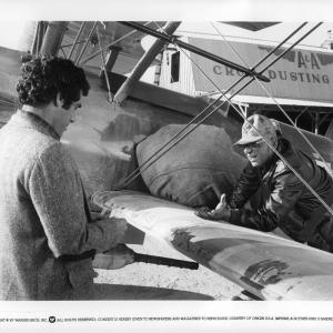 Still of Elliott Gould and Telly Savalas in Capricorn One (1977)