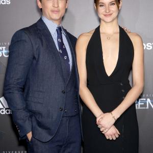 Shailene Woodley and Miles Teller at event of Insurgente 2015