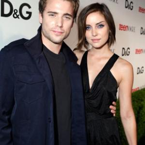 Dustin Milligan and Jessica Stroup